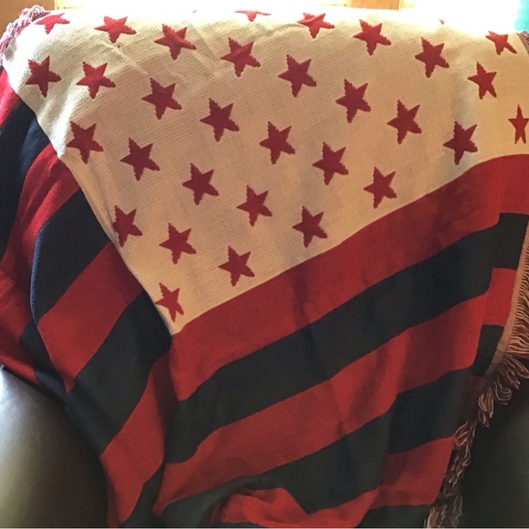 Triple woven American flag throw. - Picture 2 of 5